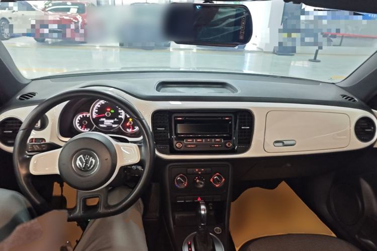 Used Volkswagen Beetle 2015 180TSI model Center Console