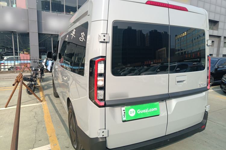Used Farizon Super VAN 2025 Yucheng Action-Pak, Short-Axle 68kWh ZhiXin, 5-seater
