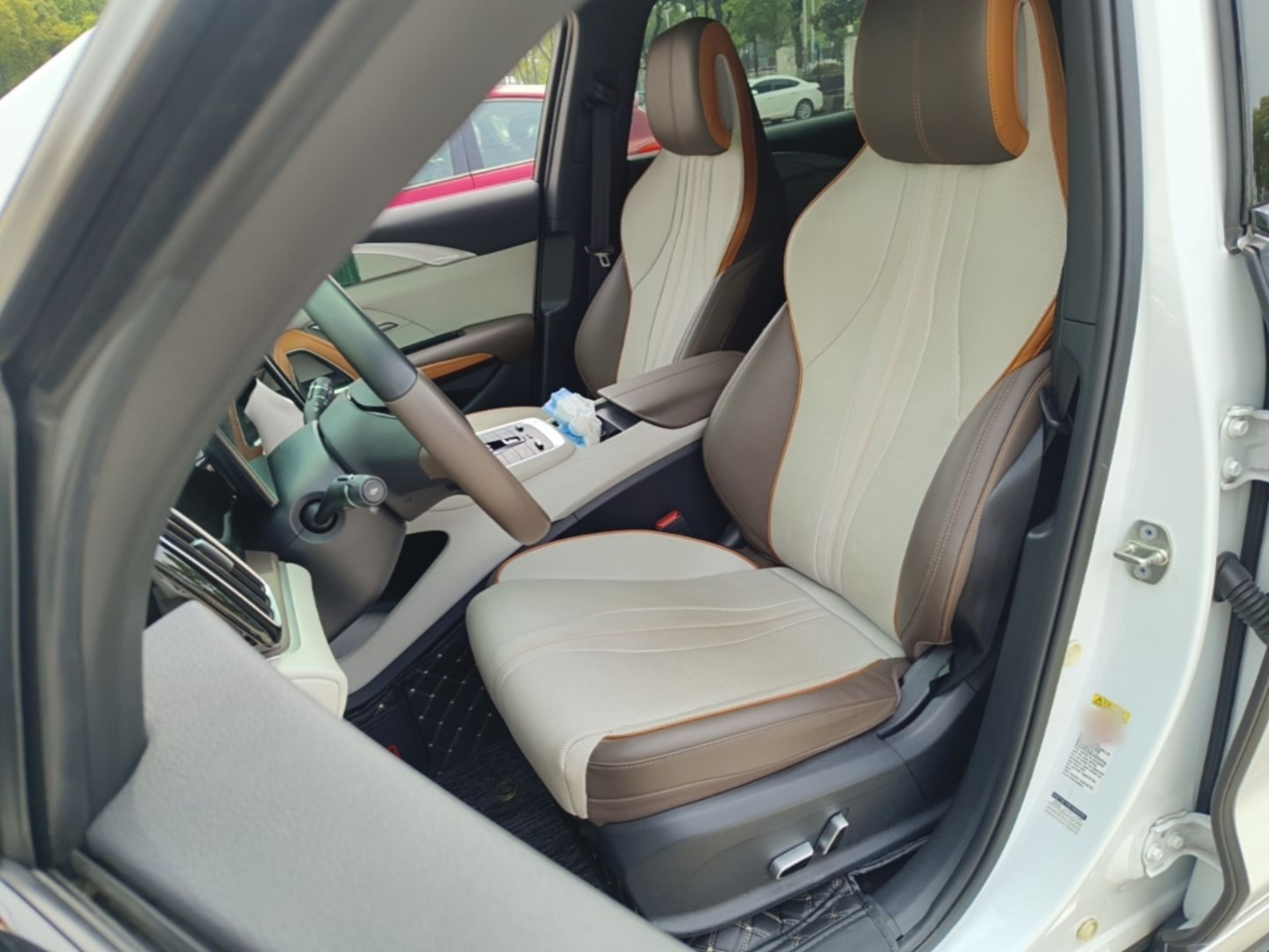 Переднее сиденье в автомобиле