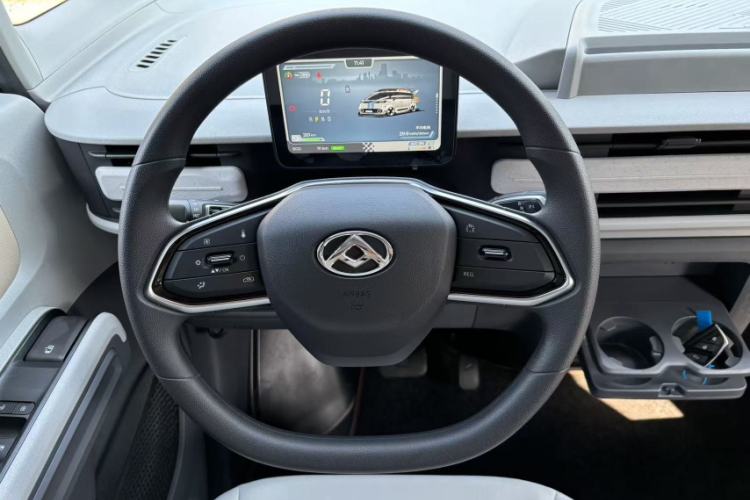 Used SAIC MAXUS Dana V1 2025 V1+ Short Wheelbase Low-Roof Multi-Function Version (42 kWh)