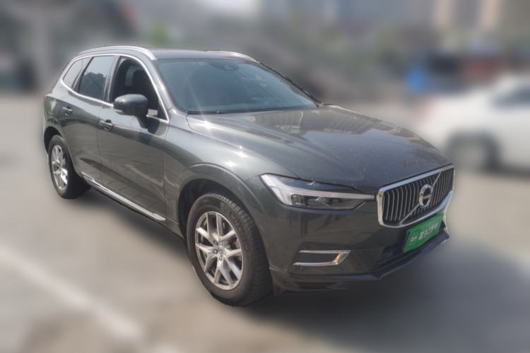 Used Volvo XC60 2021 T5 4x4 Smart Luxury Edition Front Right 45 Deg