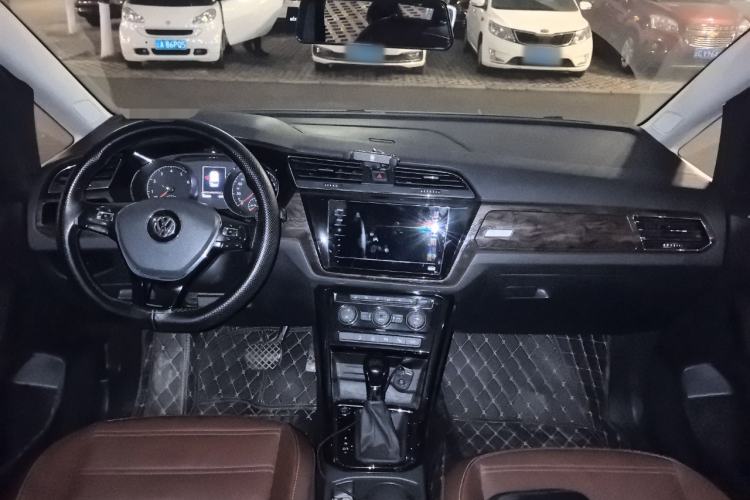 Used Volkswagen Touran 2016 Volkswagen Touran L 330TSI DSG Luxury Edition