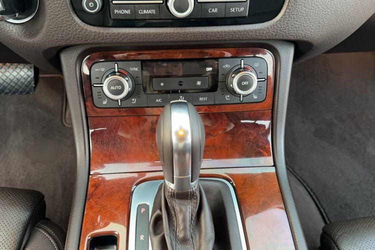 Used Volkswagen Touareg 2011 3.0 TSI Comfort Version Gear Lever