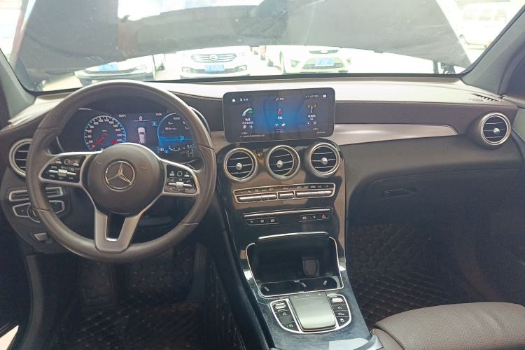 Used Mercedes-Benz GLC 2022 Facelifted GLC 260 L 4MATIC Dynamic Edition Center Console