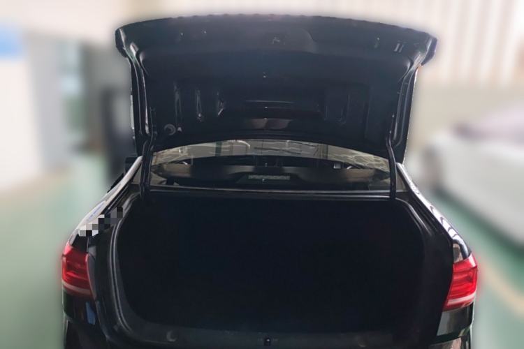 Used Volkswagen Lavida 2015 1.6L Automatic Comfort Edition Trunk