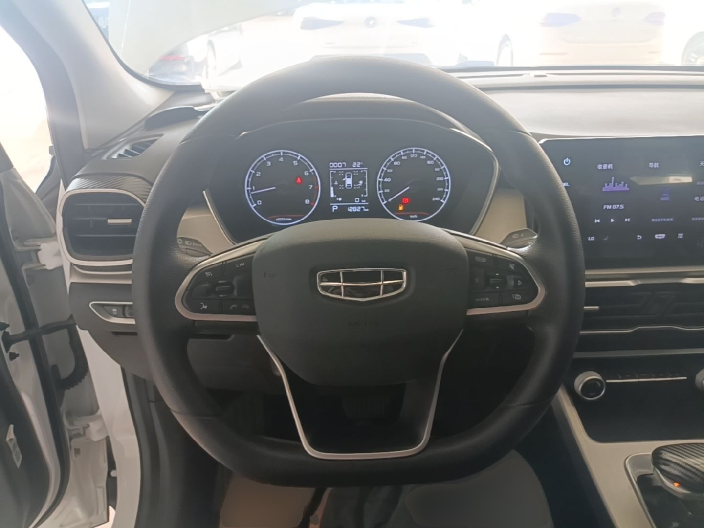Geely Auto Coolray 2024 1.5T DCT Longteng Edition — снимка 13