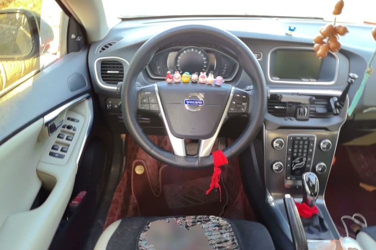 Used Volvo V40 2013 2.0T Zhiya Edition
