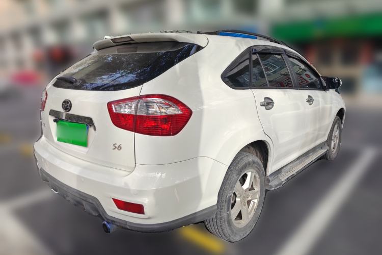 Used BYD S6 2014 2.0L Manual Luxury 5-Seater