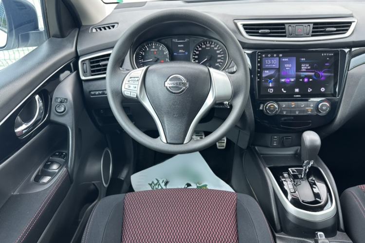 Used Nissan Qashqai 2016 2.0L CVT Elite Edition Interior 4