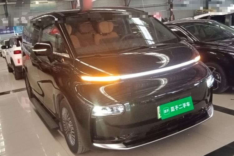 Used Geely Galaxy LEVC L380 2024 140-Degree 6-Seater All-Wheel-Drive Ultra