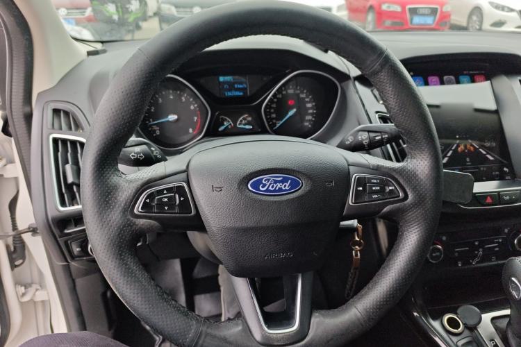 Used Ford Focus 2017 Sedan EcoBoost 125 Automatic Supreme Style SmartDrive Edition Steering Wheel