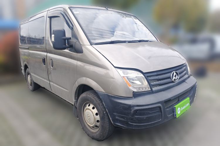 Used SAIC MAXUS Xintu V80 2014 2.5T Aoyuntong Short Wheelbase Low Roof Front Right 45 Deg