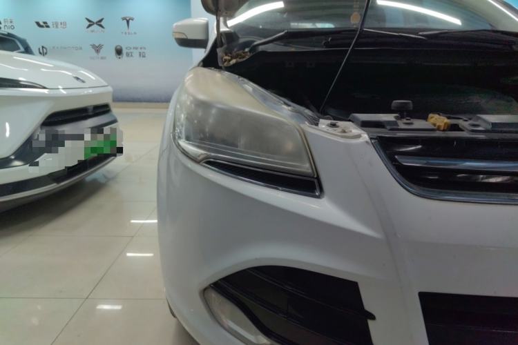 Used Ford Kuga 2013 1.6L GTDi Two-Wheel-Drive Comfort Model Right Front Headlight