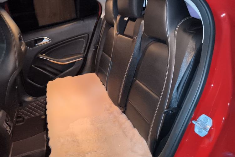 Used Mercedes-Benz GLA 2015 GLA 220 4MATIC Fashion Model Left Rear Seat