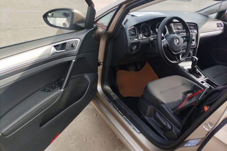 Used Volkswagen Golf 2018 230TSI Automatic Comfort Model
