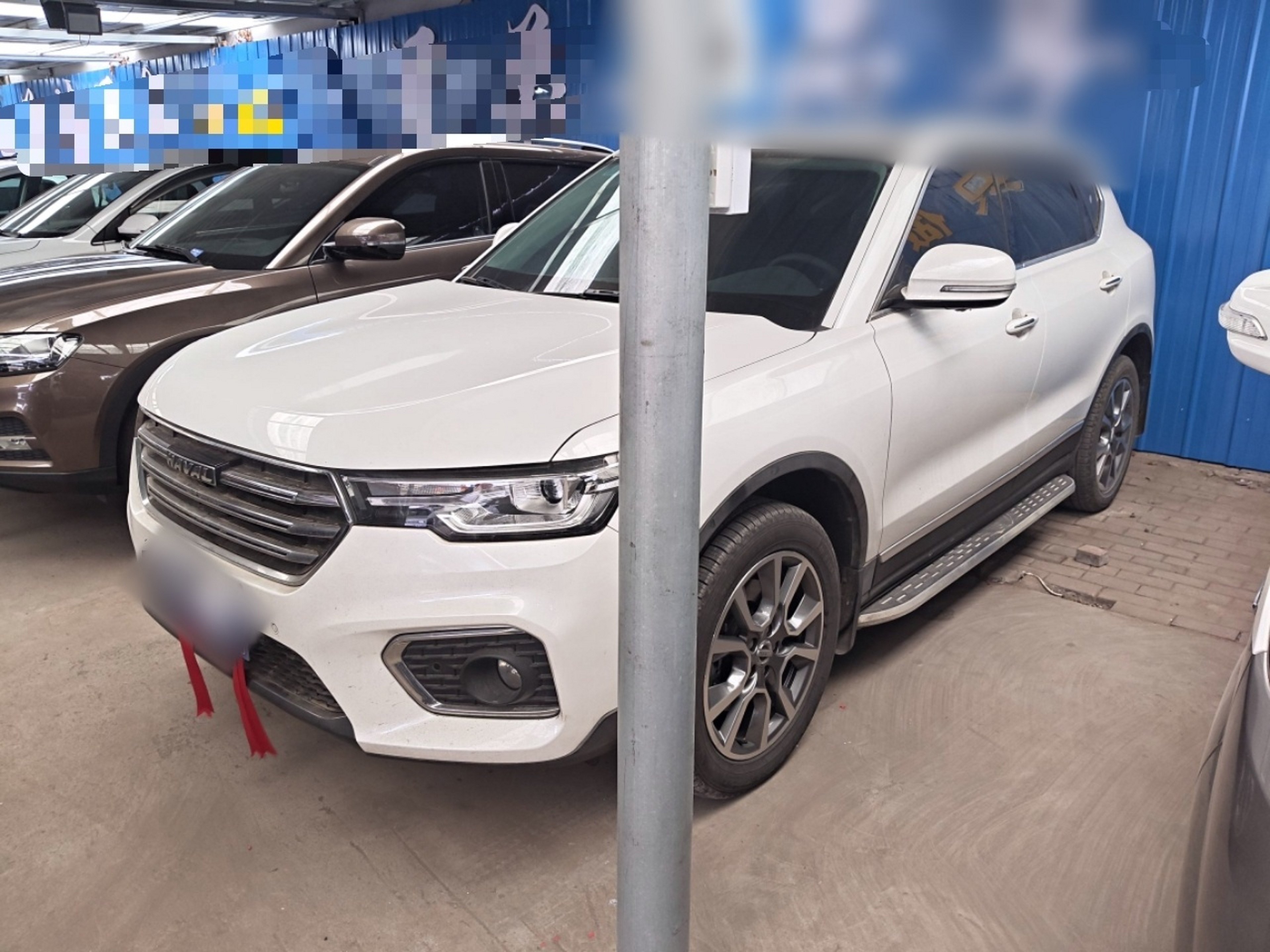 Под передней частью автомобиля