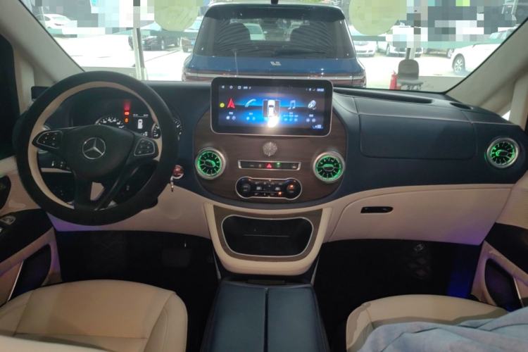 Used Mercedes-Benz Vito 2023 2.0T Elite Version 7 Seats Center Console