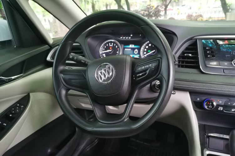 Used Buick GL6 2018 18T 6-Seater Elite Model
