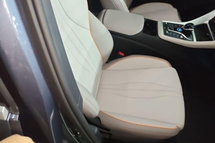 Used BYD Song Pro New Energy 2024 HONOR Edition DM-i 71KM Navigation Model
