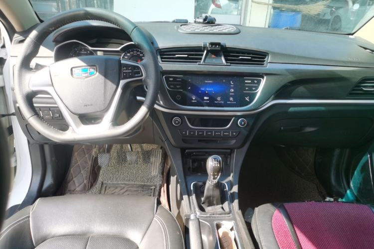 Used Geely Auto Emgrand 2017 Sedan Million Edition 1.5L Manual - Upward Version Center Console