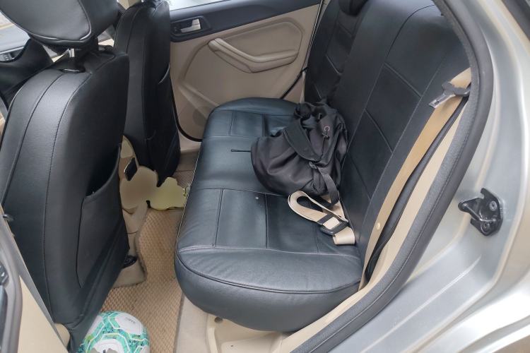 Used Ford Focus 2013 Sedan Classic 1.8L Manual Base Model
