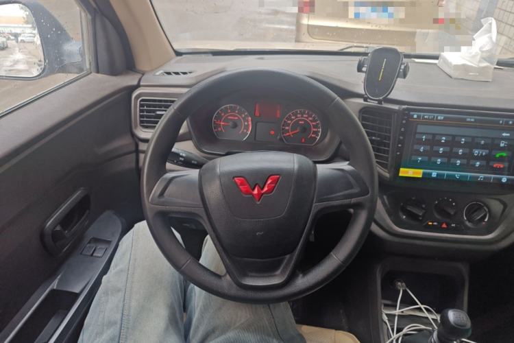 Used Wuling Hongguang V 2022 1.5L Jingqu Edition Enclosed-Window Vehicle with Hydraulic Power Steering LAR