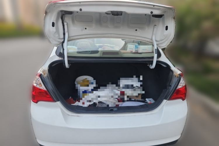 Used Venucia D50 2015 1.6L Manual Fashion Edition Trunk