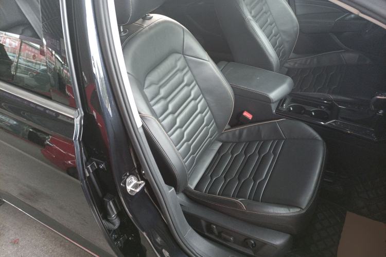 Used Volkswagen Passat 2020 330TSI Elite Edition China VI
