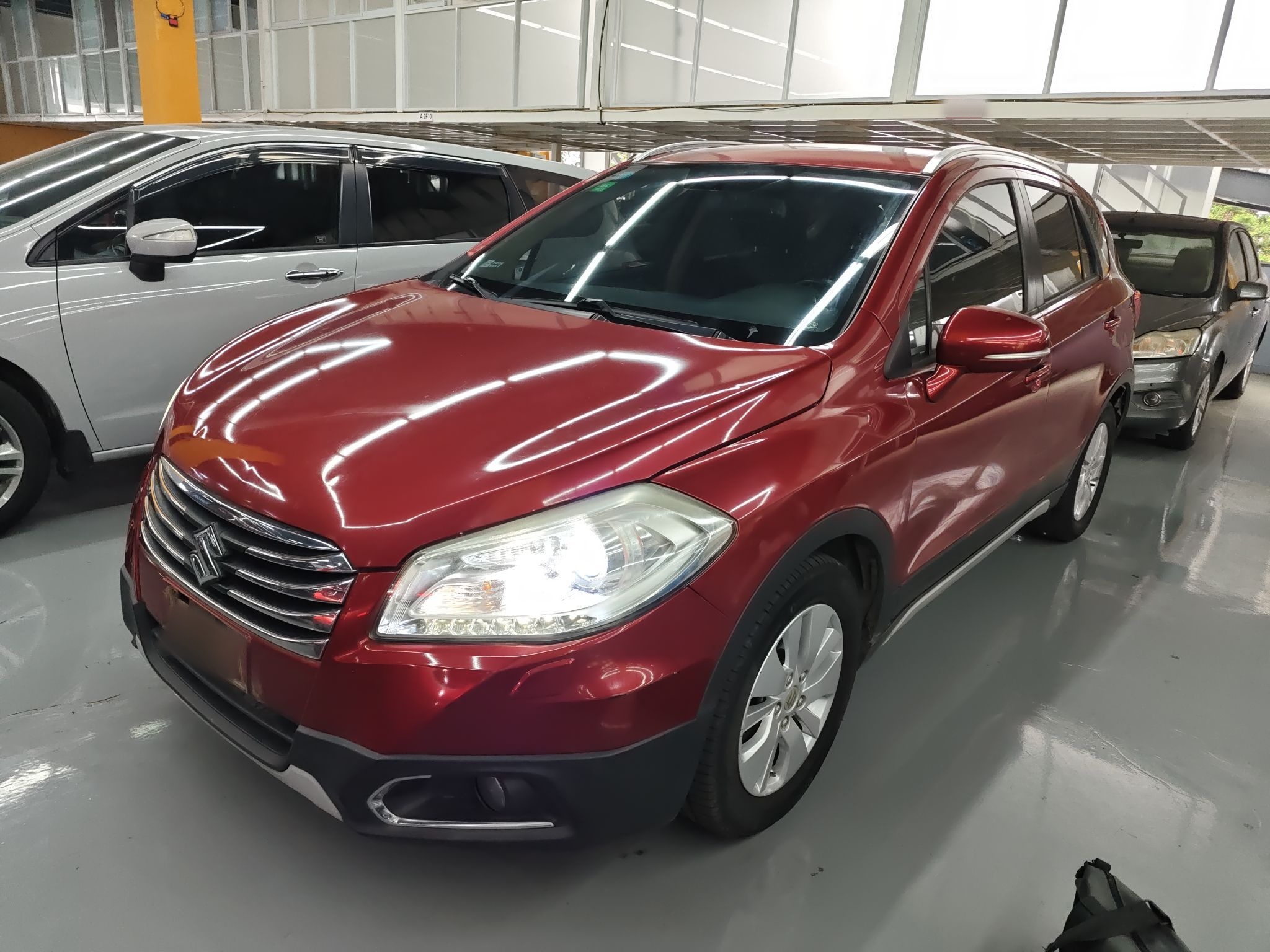 تحت مقدمة السيارة