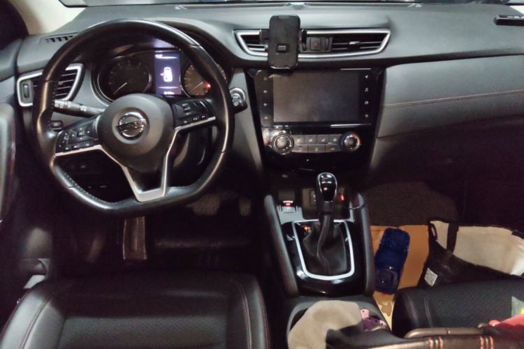 Used Nissan Qashqai 2019 2.0L CVT Luxury Edition Center Console