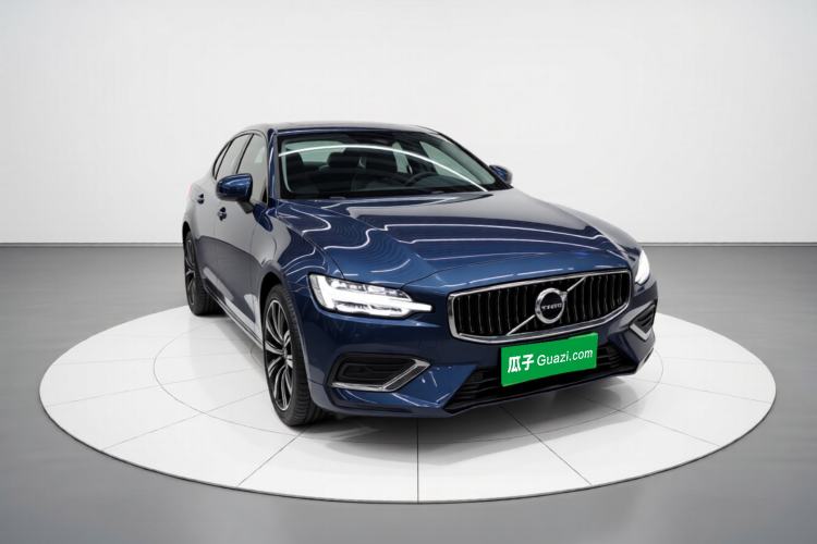 Used Volvo S60 2023 B4 Zhiyi Luxury Edition Front Right 45 Deg