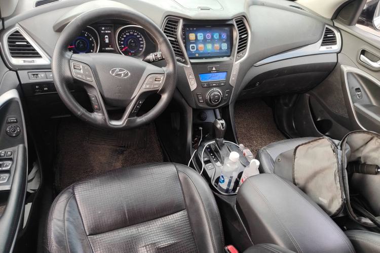 Used Hyundai Santa Fe 2013 2.4L Automatic Two-Wheel Drive Smart Version Steering Wheel