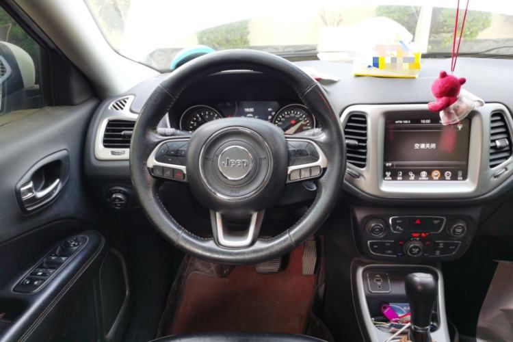 Used Jeep Compass 2017 200T Automatic Family Edition Steering Wheel