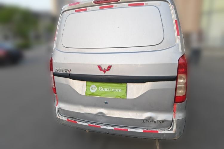 Used Wuling Hongguang V 2022 1.5L Jingqu Edition Enclosed-Window Vehicle with Hydraulic Power Steering LAR