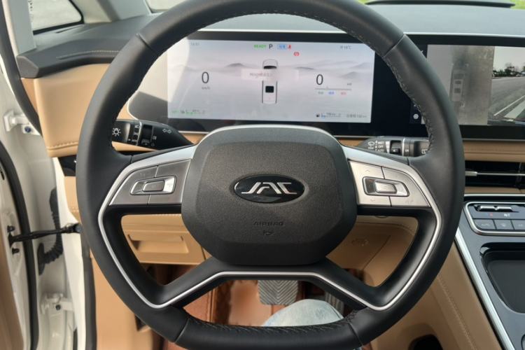 Used JAC Refine RF8 PHEV 2024 Zhiling Edition 1.5T 150KM Prestige Model – Lithium Iron Phosphate Interior 2