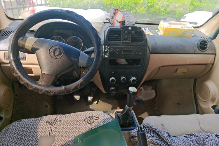 Used Dongfeng Xiaokang C35 2018 1.5L Base Model II Sedan China V Emission Standard DK15 Center Console