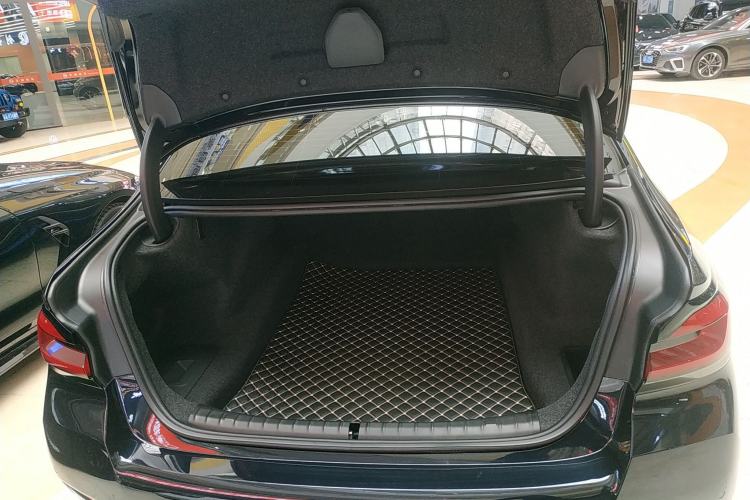 Used BMW 5 Series 2022 Second Facelift 525Li M Sport Package Trunk