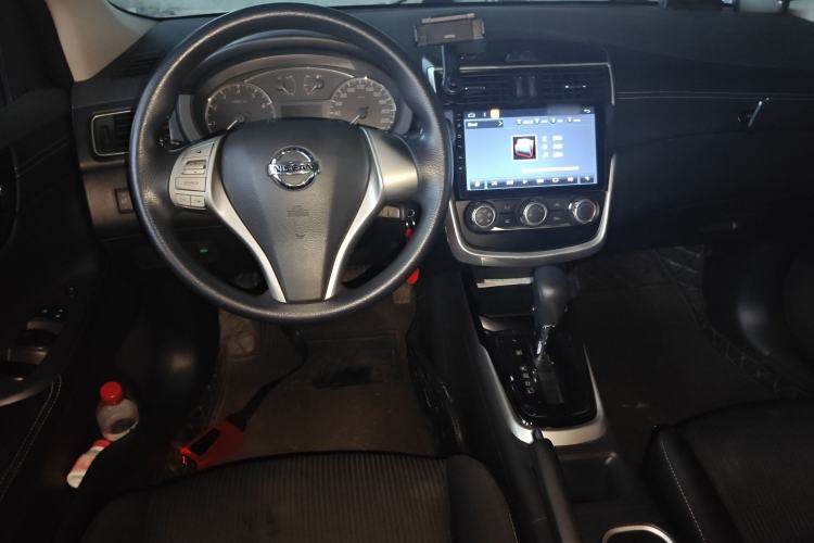 Used Nissan Tiida 2016 1.6L CVT Cool Dynamic Edition Center Console