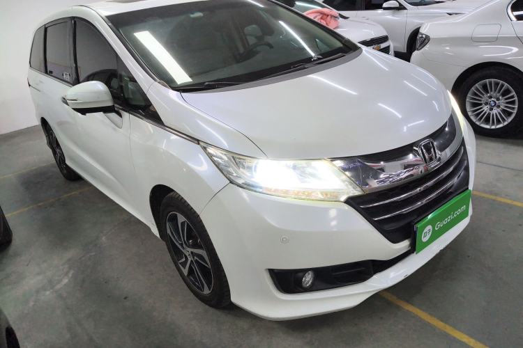 Used Honda Odyssey 2015 Revised 2.4L Luxury Edition Front Right 45 Deg