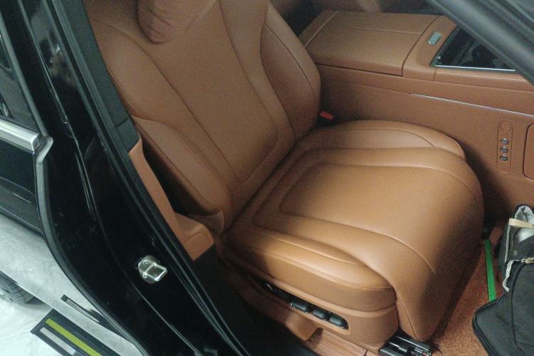 Used Hima AITO M9 2024 Range-Extended Ultra Version 42 kWh 6-Seater Model Right Front Seat