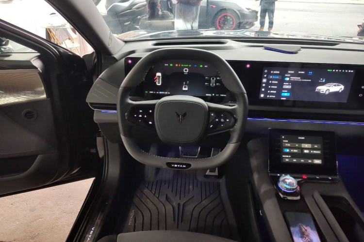 Used VOYAH PASSION 2024 PHEV Four-Wheel Drive Ultra-Long Range Flagship Model Steering Wheel