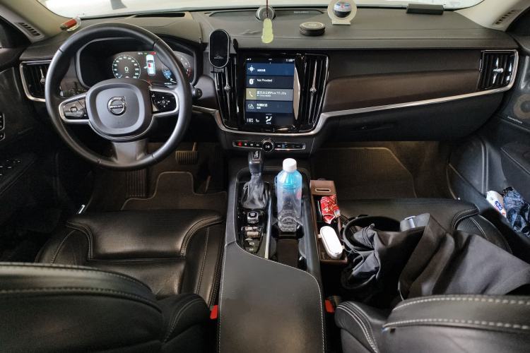 Used Volvo V90 2017 Cross Country T5 AWD Prestige Edition Center Console