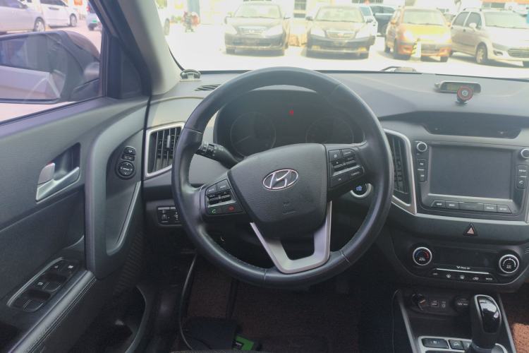 Used Hyundai ix25 2015 2.0L Automatic 4x4 Deluxe DLX Steering Wheel