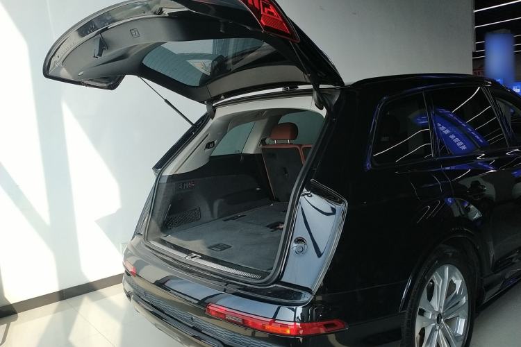 Used Audi Q7 2021 55 TFSI quattro S line Sport model