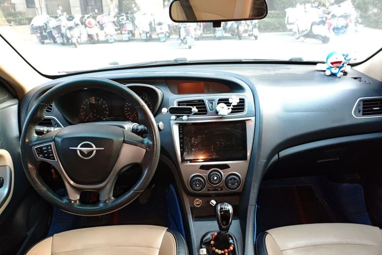 Used Haima Fumei 2016 1.6L Manual Prestige Model Upgrade Center Console