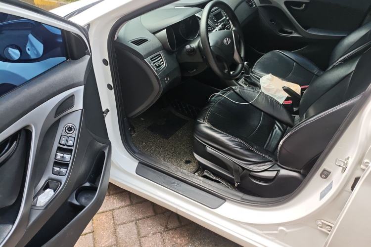 Used Hyundai Elantra (5th Generation / Langdong) 2016 1.6L Automatic Smart Version
