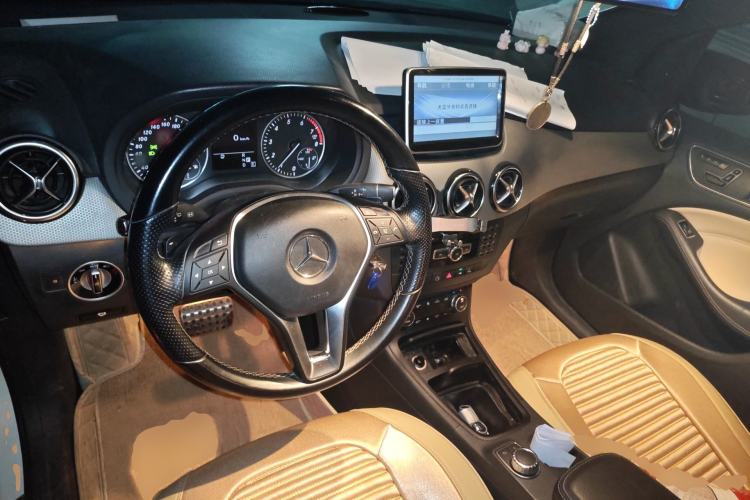 Used Mercedes-Benz B-Class 2012 B 200 Center Console