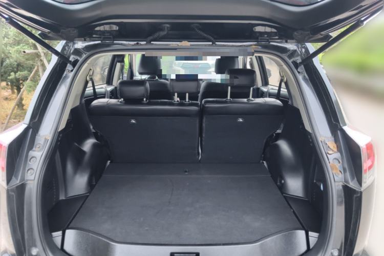 Used Toyota RAV4 2019 2.0L CVT Two-Wheel Drive Luxury Version China VI Standard