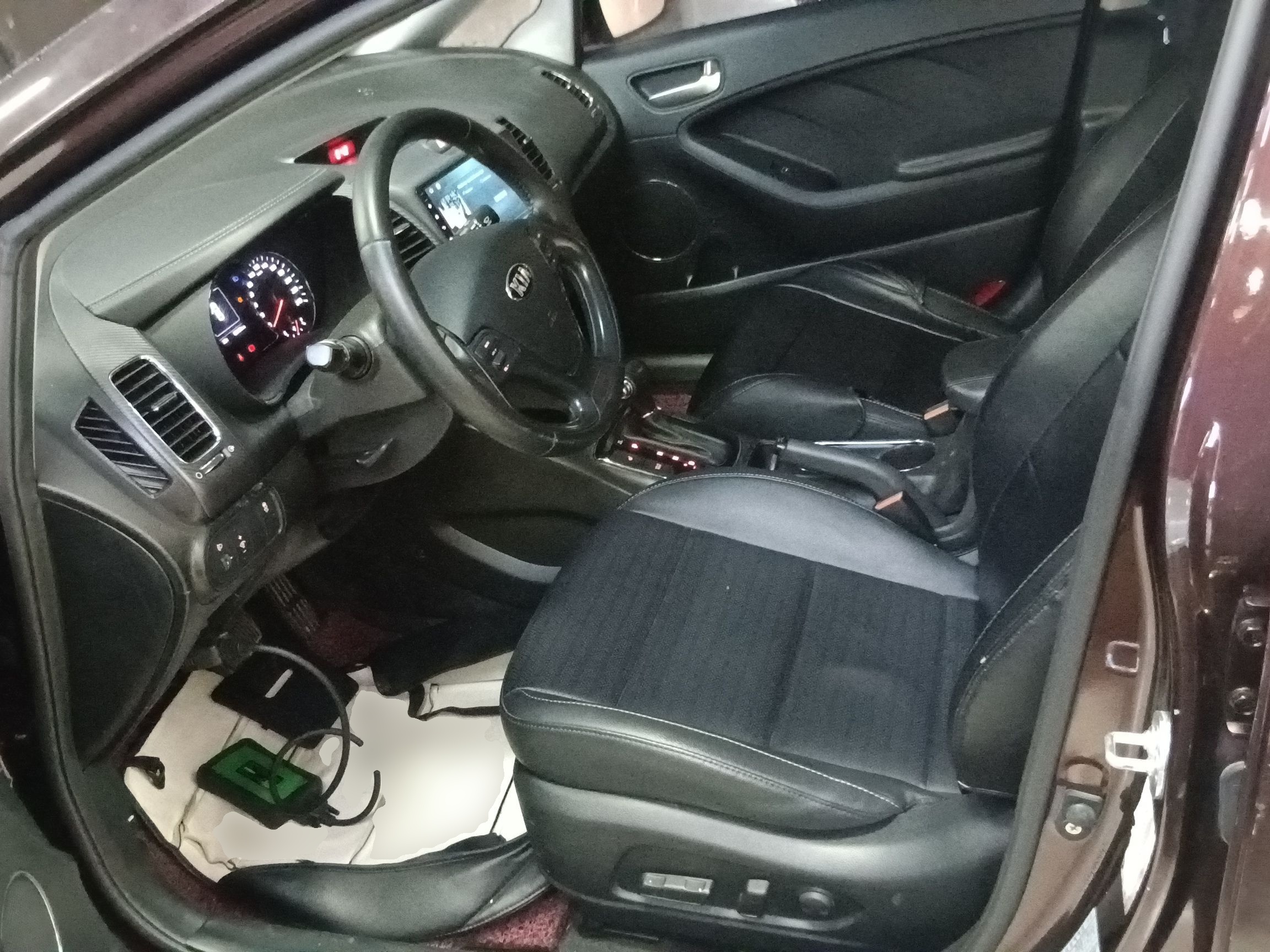 Переднее сиденье в автомобиле