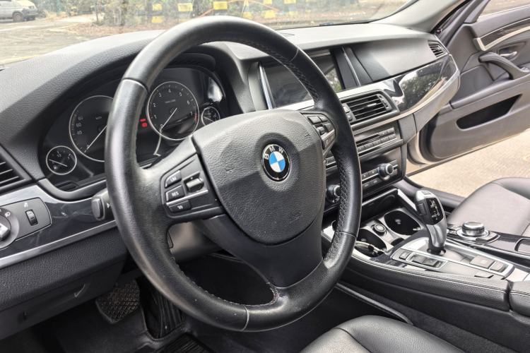 Used BMW 5 Series 2014 520Li Elegant Model
